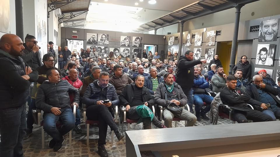 Con un’assemblea affollata e partecipata inizia il cammino unitario di agricoltori e pescatori in mobilitazione